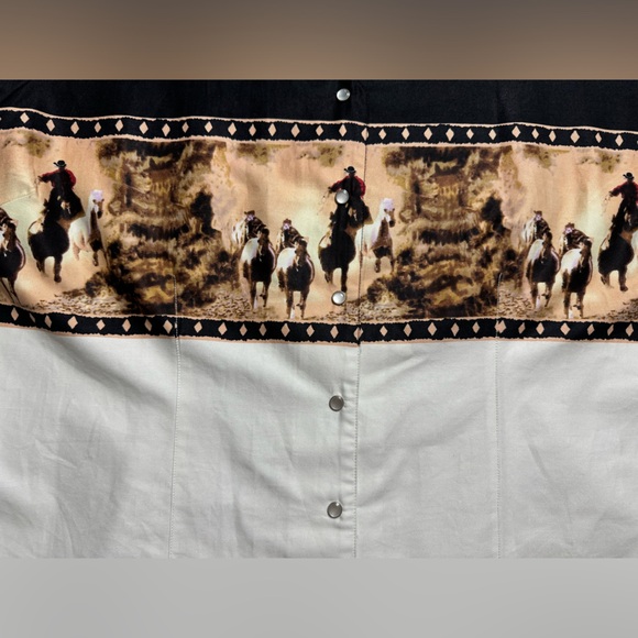 Cumberland Outfitters Black Beige and White Horse Print Short Sleeve Shirt - Picture 6 of 11